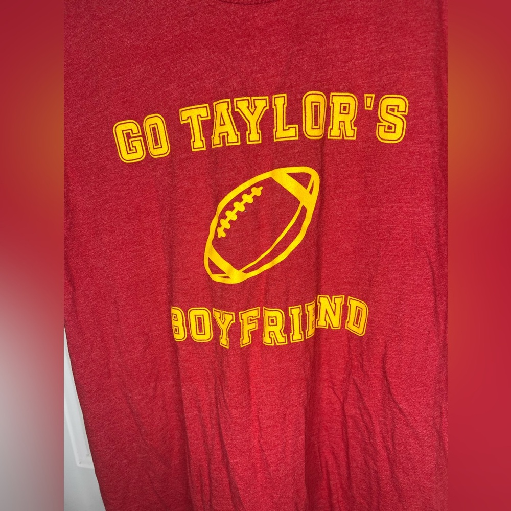 GO TAYLOR’S BOYFRIEND T-SHIRT chiefs colors sz XL Taylor Swift inspired Travis